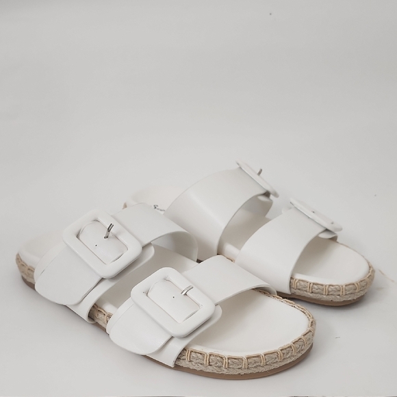 NWOT Seychelles White Big buckle Sandals Size 8.5 - Picture 2 of 8